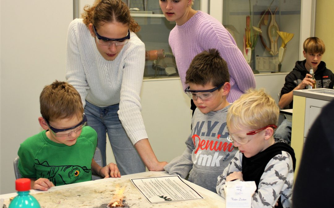 Eindrücke vom Experimentiernachmittag am Johanneum