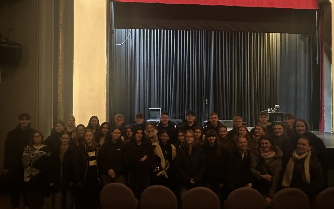 „Der zerbrochene Krug“ – Theaterbesuch im Filou in Beckum