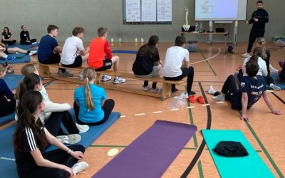 Q1 nimmt am Projektkurs „Rückenschule“ der AOK teil